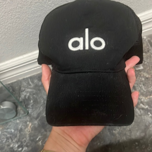 ALO Yoga Accessories - alo yoga black trucker hat